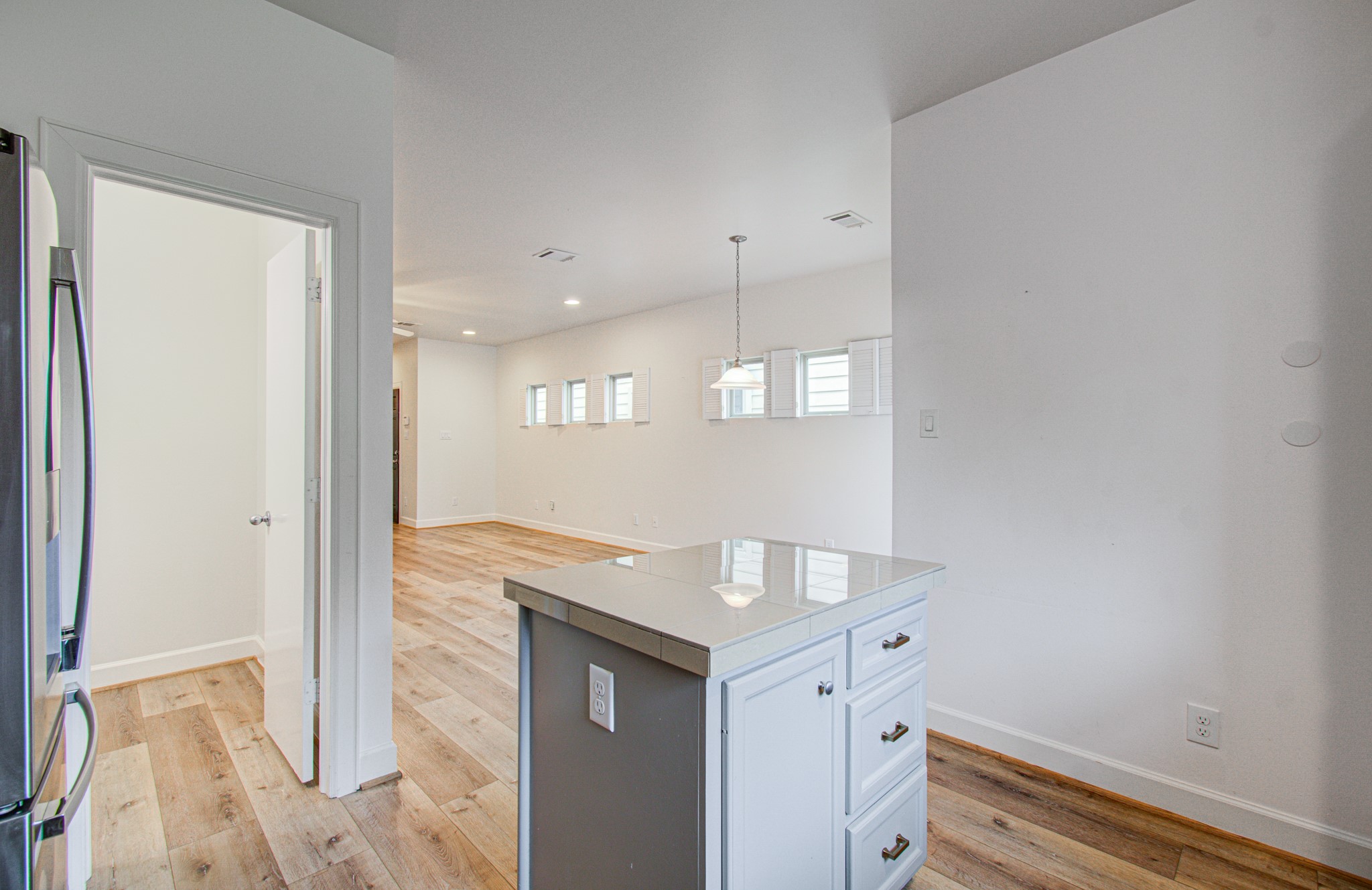 624 East 39th Street Houston, TX 77022 - Photo 17 of 37 a view of a hallway to an empty room and window