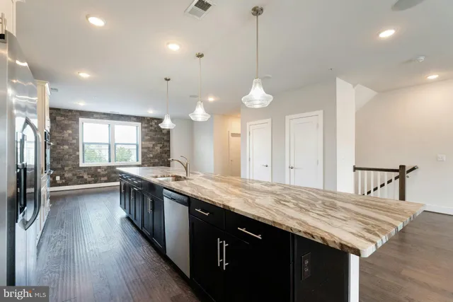 $665,000 | 44750 Tiverton Square, Ashburn, VA 20147