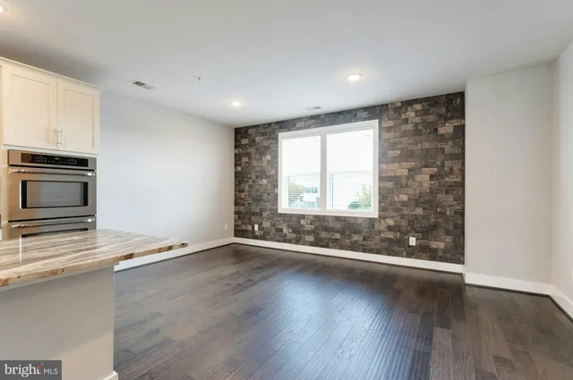 $665,000 | 44750 Tiverton Square, Ashburn, VA 20147