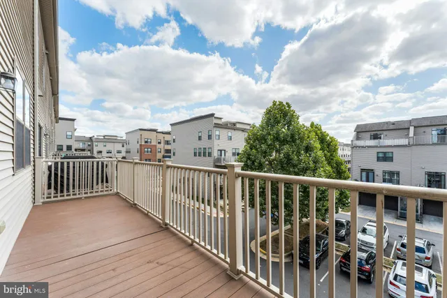 $665,000 | 44750 Tiverton Square, Ashburn, VA 20147