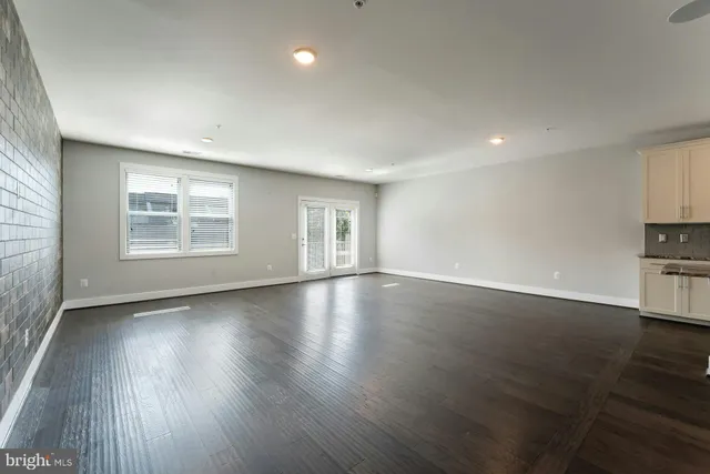 $665,000 | 44750 Tiverton Square, Ashburn, VA 20147