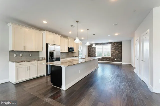 $665,000 | 44750 Tiverton Square, Ashburn, VA 20147