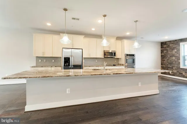 $665,000 | 44750 Tiverton Square, Ashburn, VA 20147