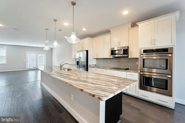 $665,000 | 44750 Tiverton Square, Ashburn, VA 20147