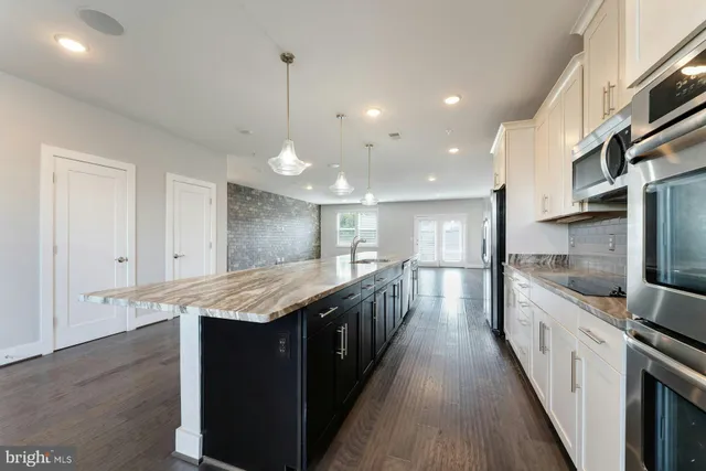 $665,000 | 44750 Tiverton Square, Ashburn, VA 20147