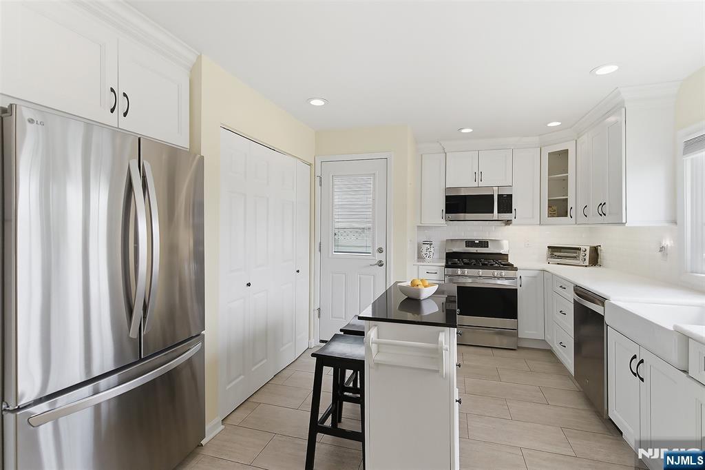 44 Kaywin Avenue Hawthorne, NJ 07506 - Photo 5 of 32