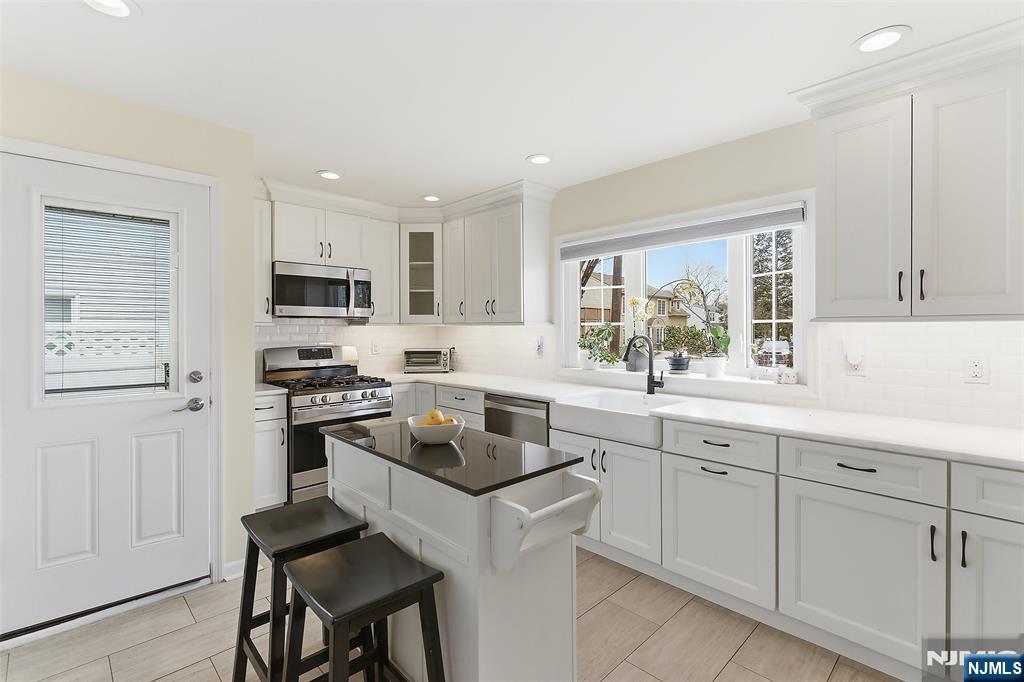 44 Kaywin Avenue Hawthorne, NJ 07506 - Photo 7 of 32