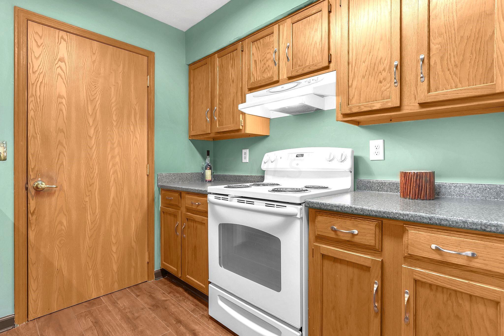 4117 Karl Road, Unit 201 Columbus, OH 43224 - Photo 9 of 27 Karl.Kitchen.12.20.23