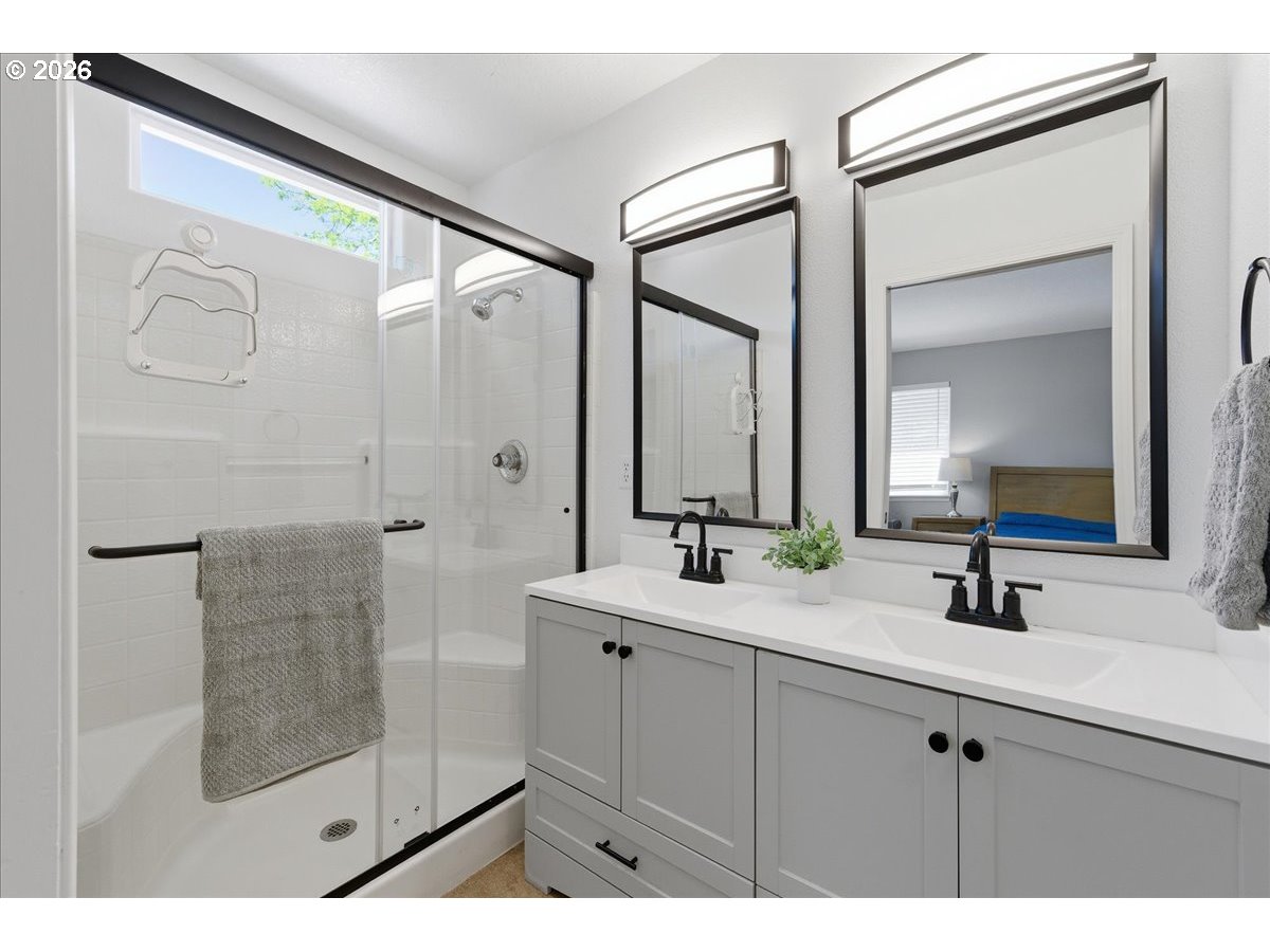 465 Southwest Sutherland Way Beaverton, OR 97006 - Photo 20 of 30 Bathroom, Attached