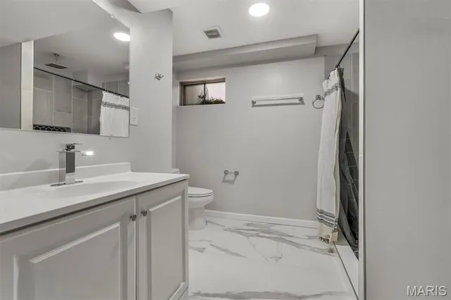 $314,900 | 5439 Valleyside Lane, St. Louis, MO 63128