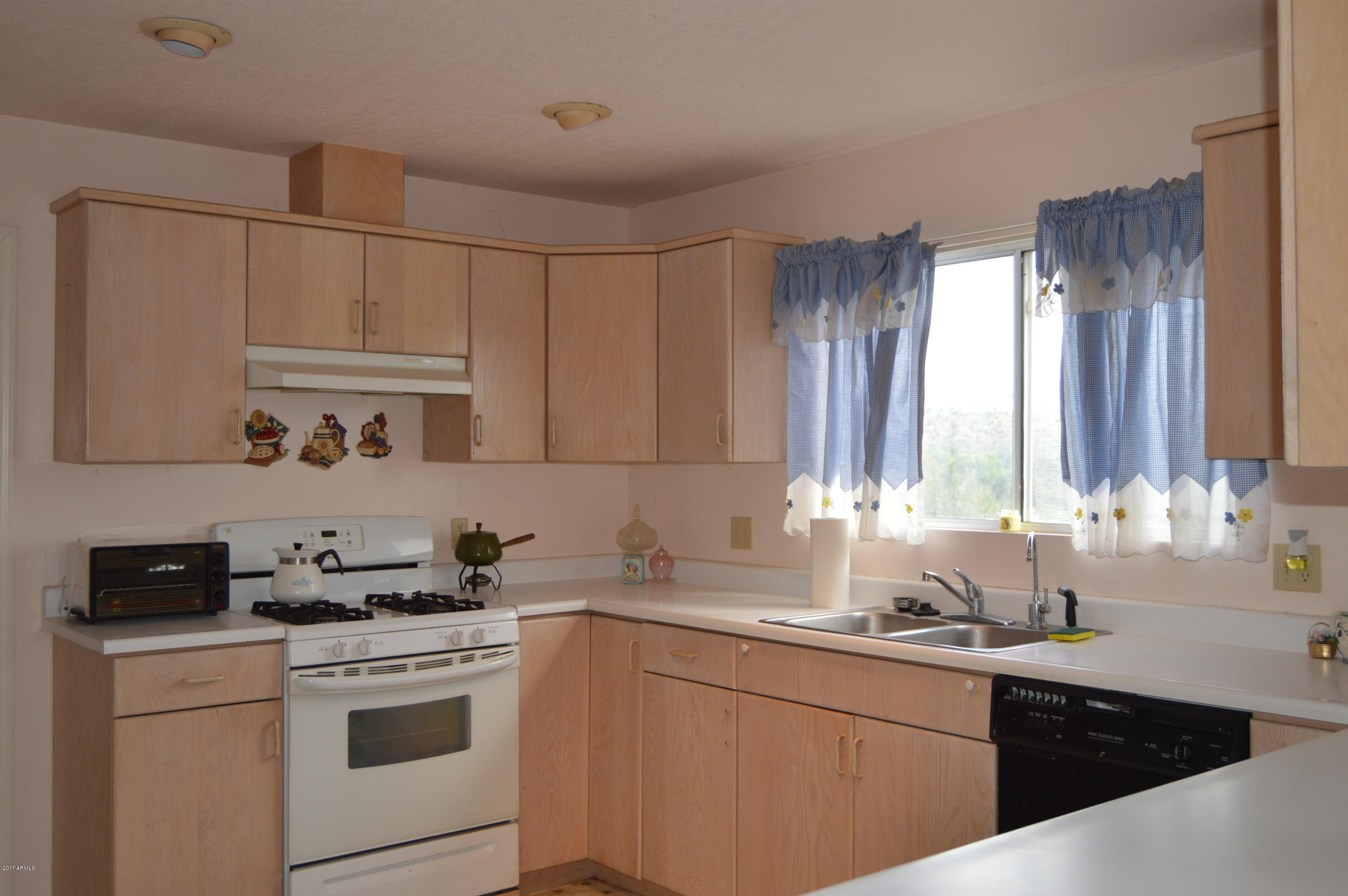 3545 Hidden Hollow Rimrock, AZ 86335 - Photo 8 of 11 Kitchen