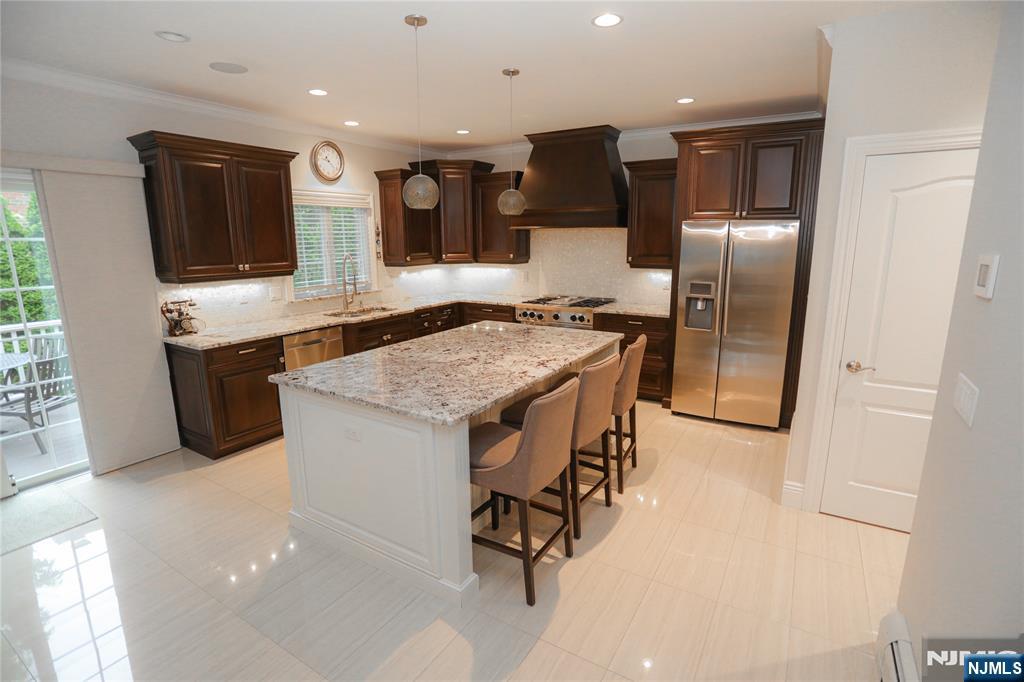 296 Forest Road Fort Lee, NJ 07024 - Photo 5 of 25