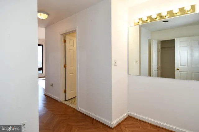 $295,000 | 10 East Lee Street, Unit 809, Baltimore, MD 21202