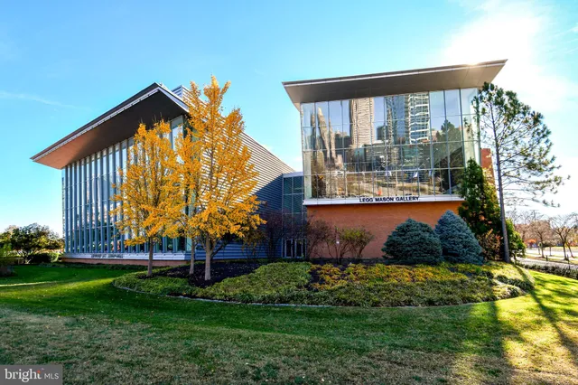 $295,000 | 10 East Lee Street, Unit 809, Baltimore, MD 21202