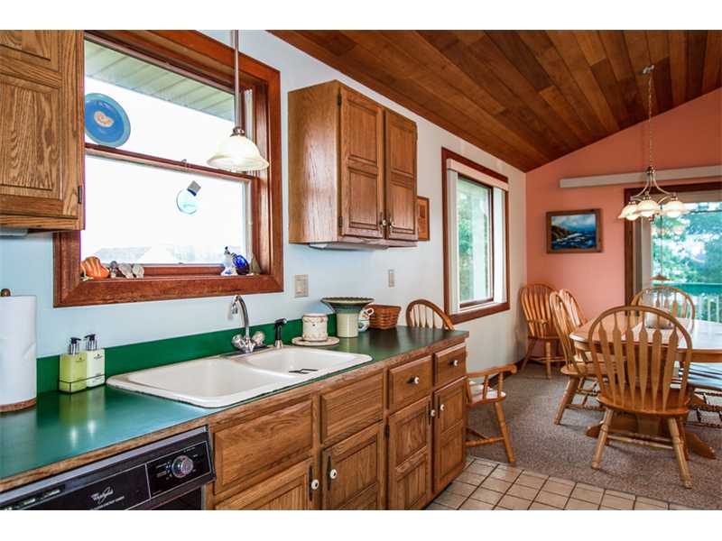 122 Conch Road Narragansett, RI 02882 - Photo 11 of 25 Kitchen.