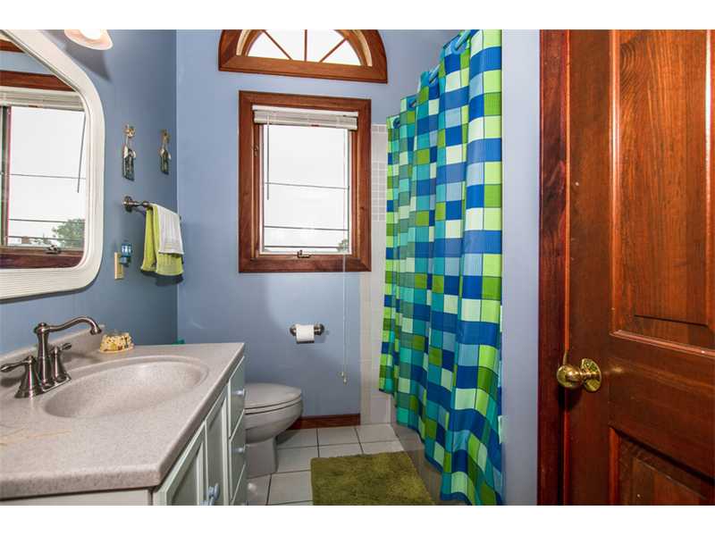 122 Conch Road Narragansett, RI 02882 - Photo 17 of 25 Bathroom.