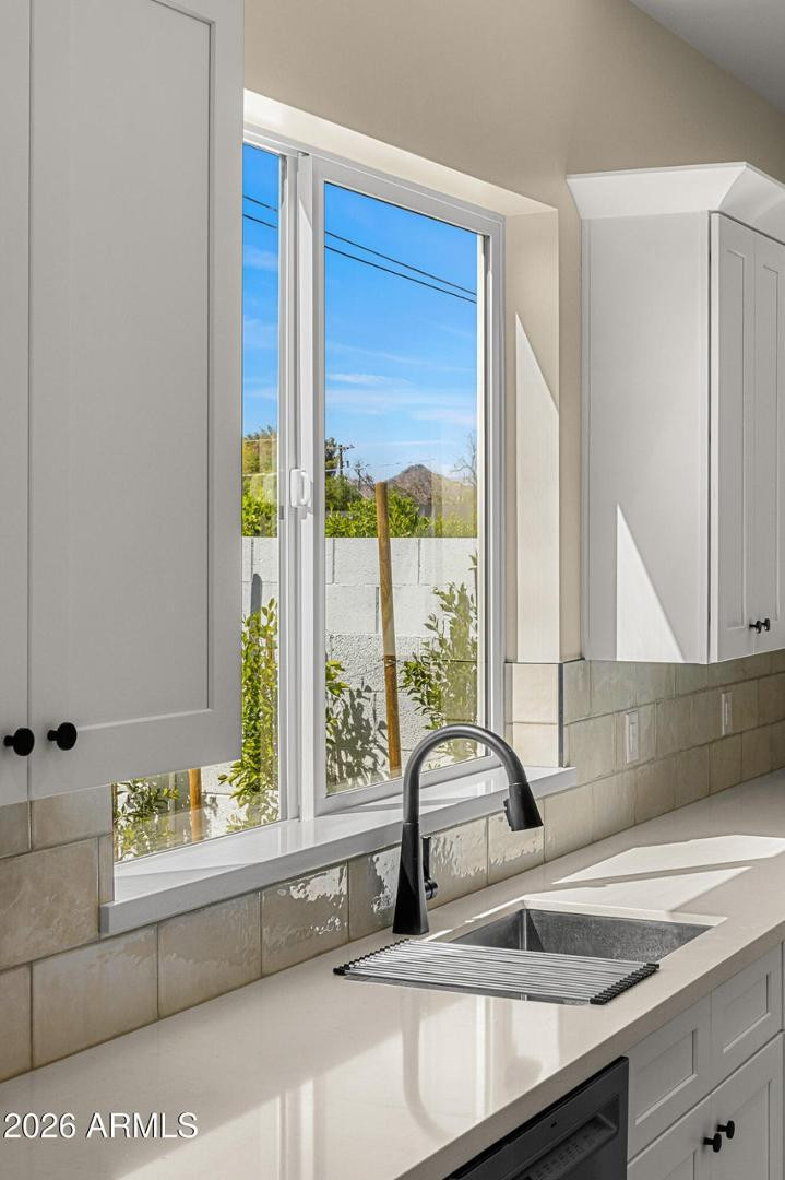 3002 North 53rd Place Phoenix, AZ 85018 - Photo 9 of 28 Photo #9