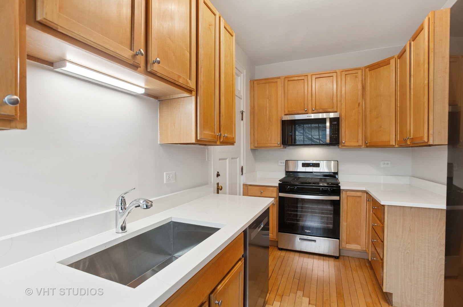 550 West Brompton Avenue, Unit 1S Chicago, IL 60657 - Photo 13 of 28 a kitchen with stainless steel appliances a stove a sink and a microwave