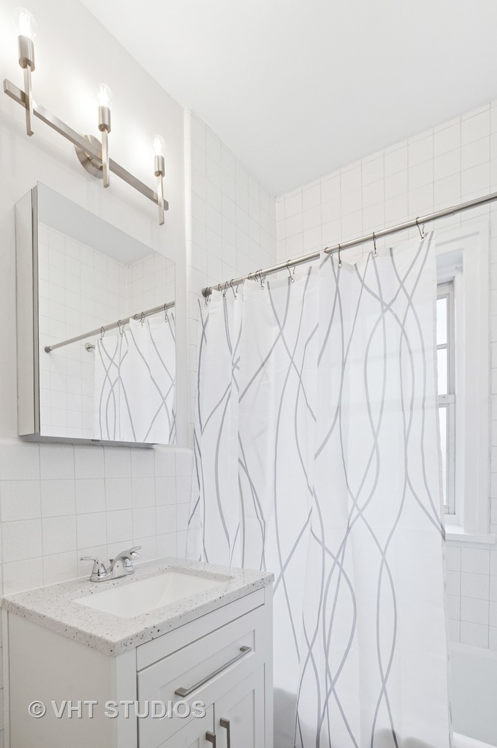 550 West Brompton Avenue, Unit 1S Chicago, IL 60657 - Photo 14 of 28 a bathroom with a sink and a mirror