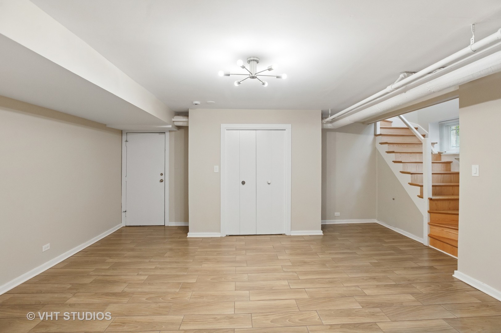 550 West Brompton Avenue, Unit 1S Chicago, IL 60657 - Photo 17 of 28 a view of an empty room with a window
