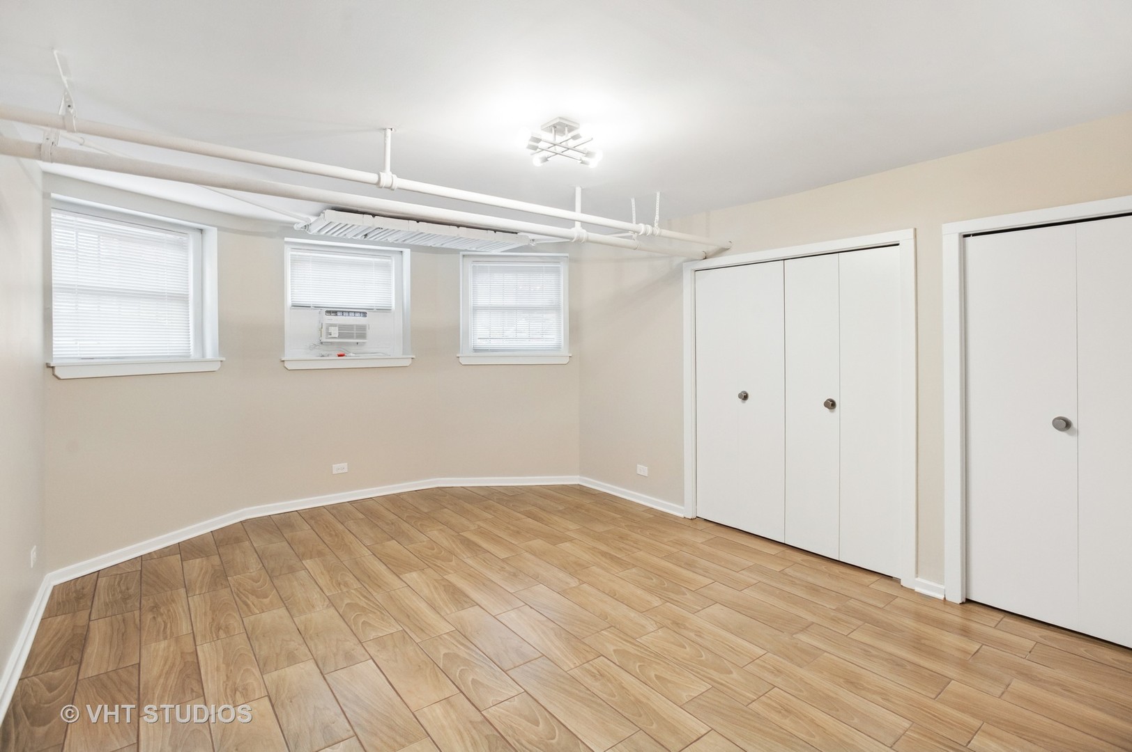 550 West Brompton Avenue, Unit 1S Chicago, IL 60657 - Photo 23 of 28 a view of an empty room with wooden floor and a window