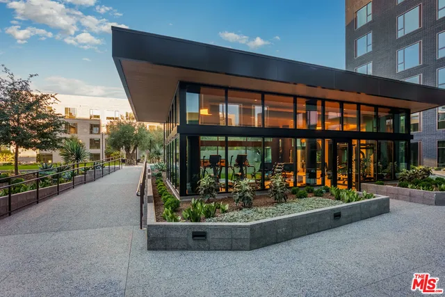 $24,000 | 700 Broadway, Unit PH 815, Santa Monica, CA 90401