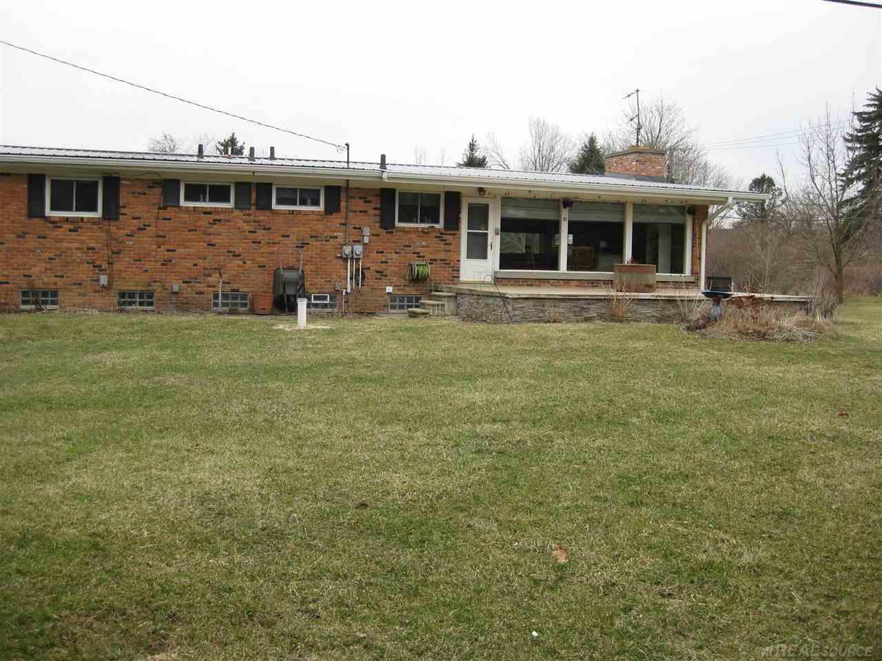 1231 East Gunn Road Rochester, MI 48306 - Photo 4 of 56 50069628-3.JPG