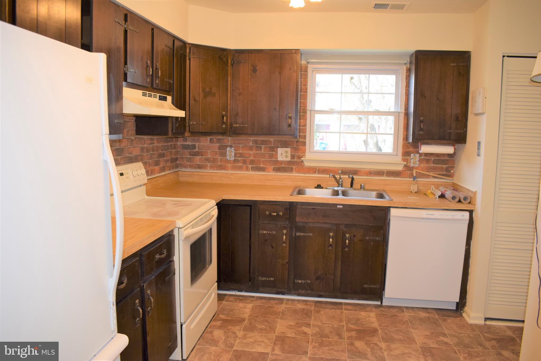 3294 Ryon Court Waldorf, MD 20601 - Photo 13 of 46 All white appliances