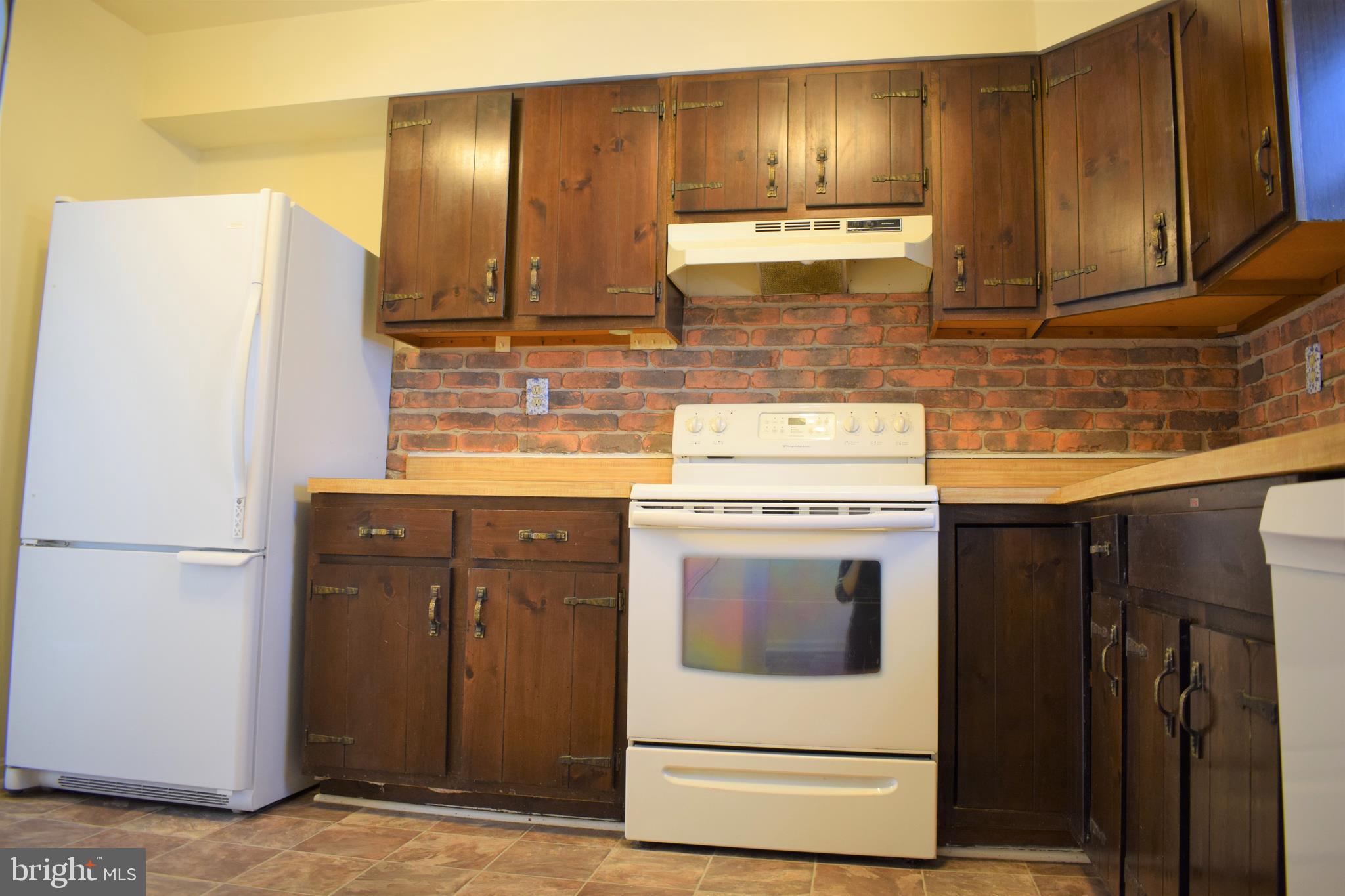 3294 Ryon Court Waldorf, MD 20601 - Photo 14 of 46 Dark wood kitchen cabinets