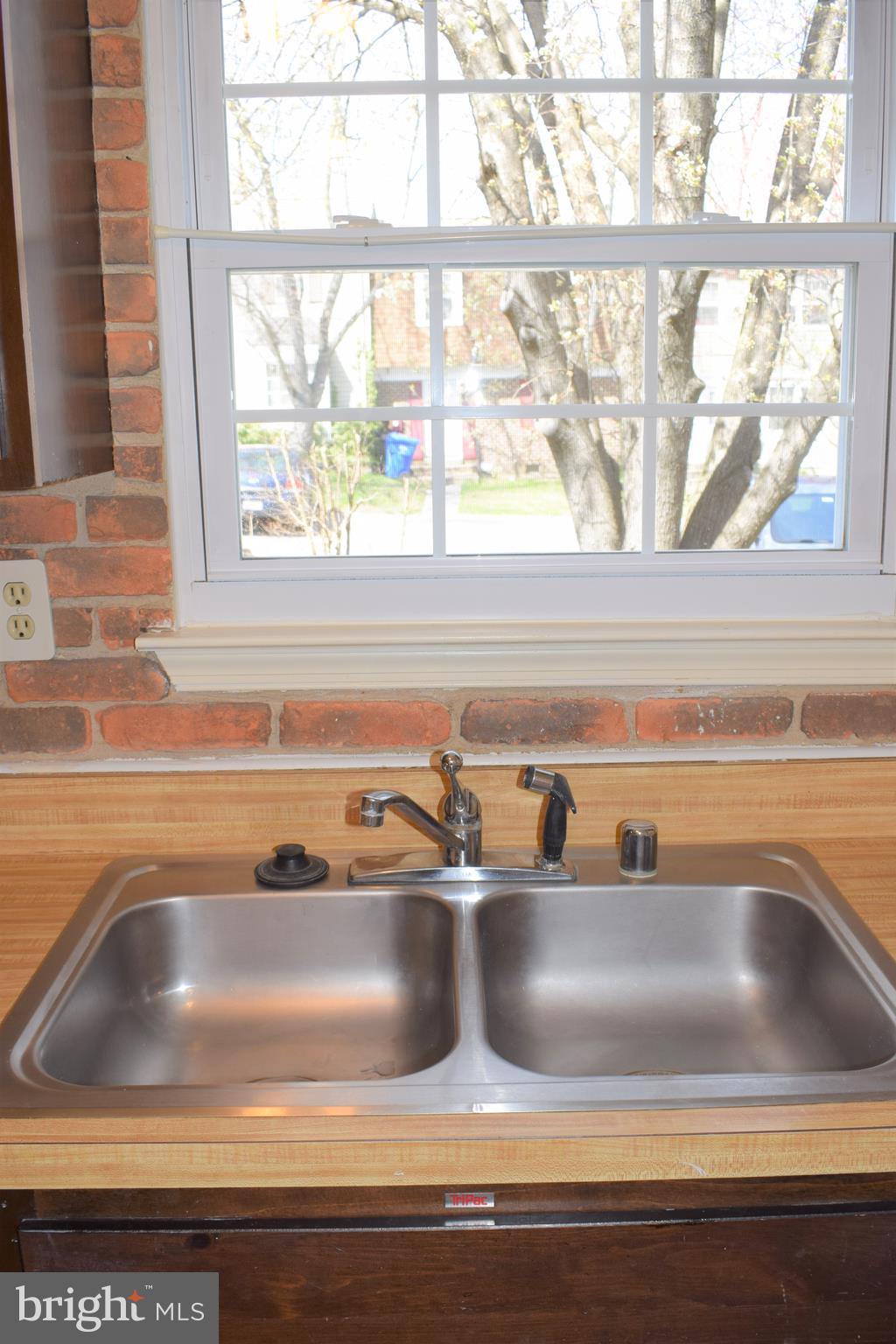 3294 Ryon Court Waldorf, MD 20601 - Photo 16 of 46 Double sink with front view window