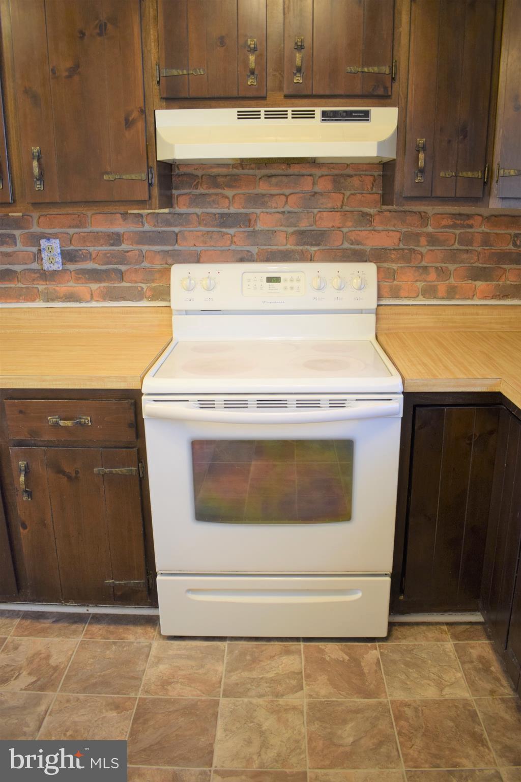 3294 Ryon Court Waldorf, MD 20601 - Photo 18 of 46 Glass top, self cleaning oven