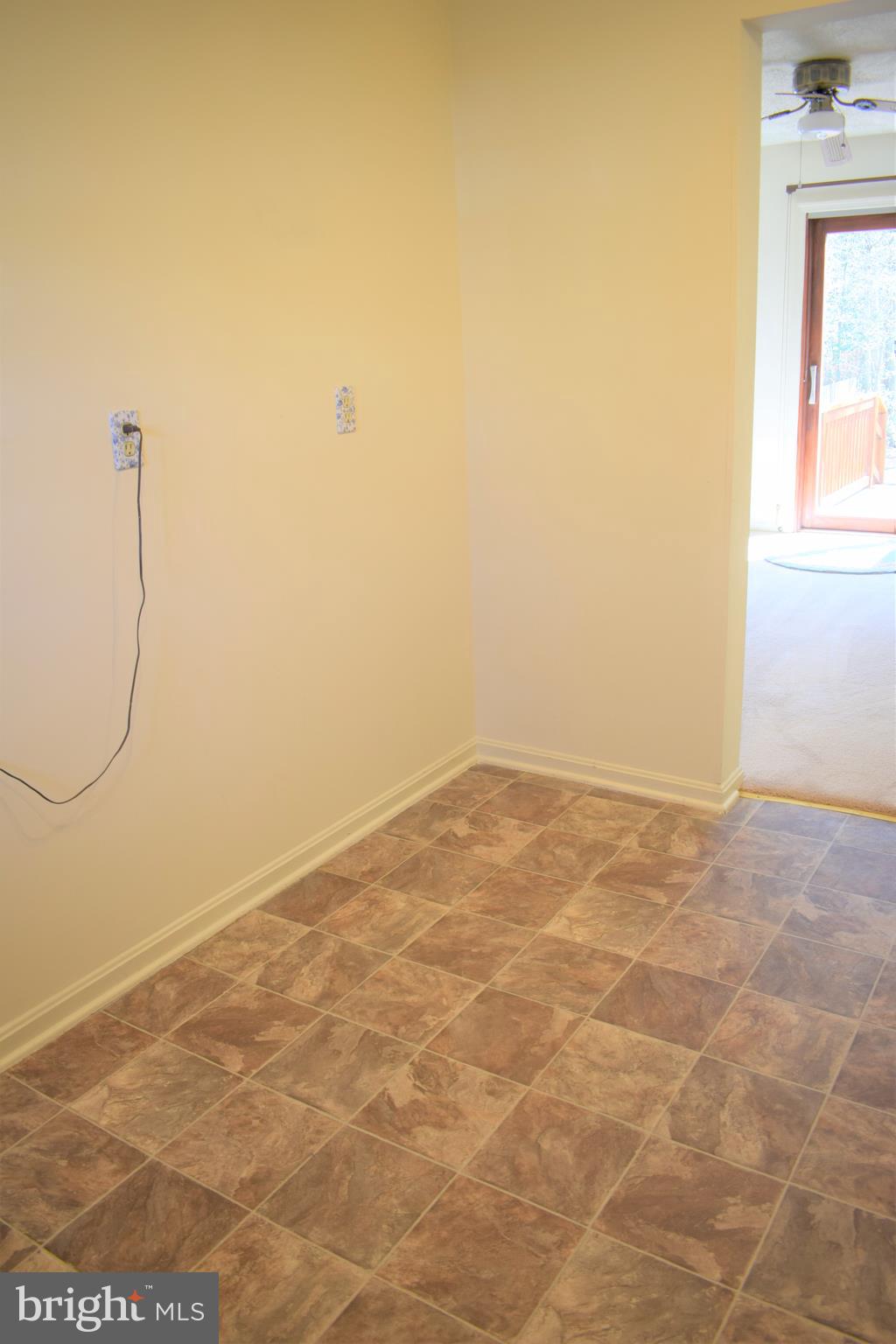 3294 Ryon Court Waldorf, MD 20601 - Photo 21 of 46 Table space in kitchen
