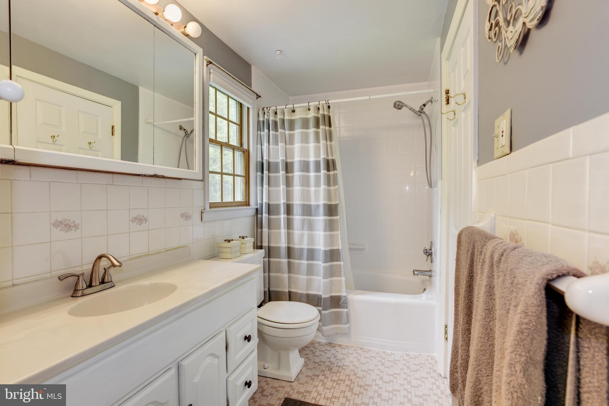 1306 Charmuth Road Lutherville-Timonium, MD 21093 - Photo 21 of 47 Updated tub/shower