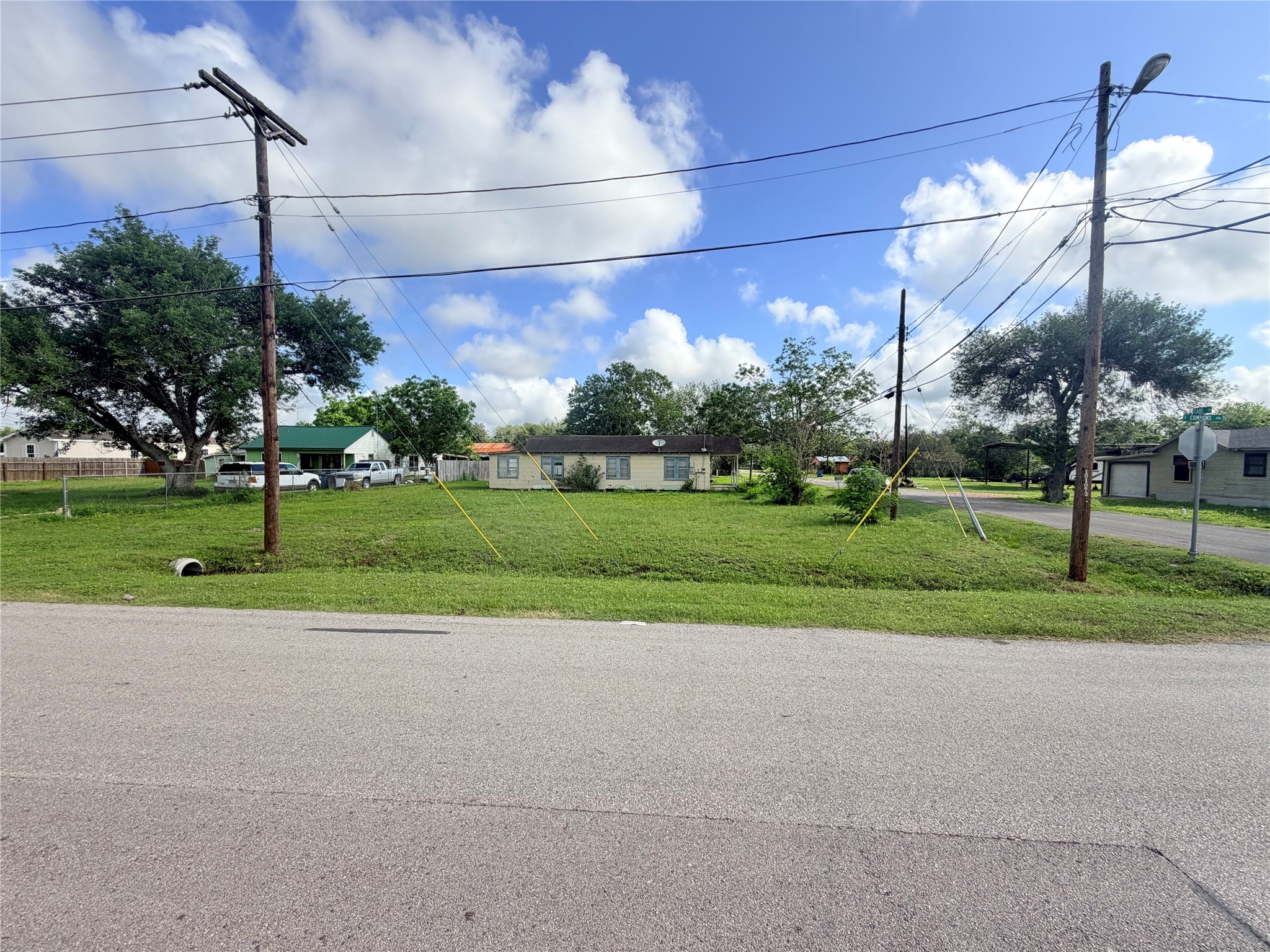 101 Carl Street Refugio, TX 78377 - Photo 6 of 8