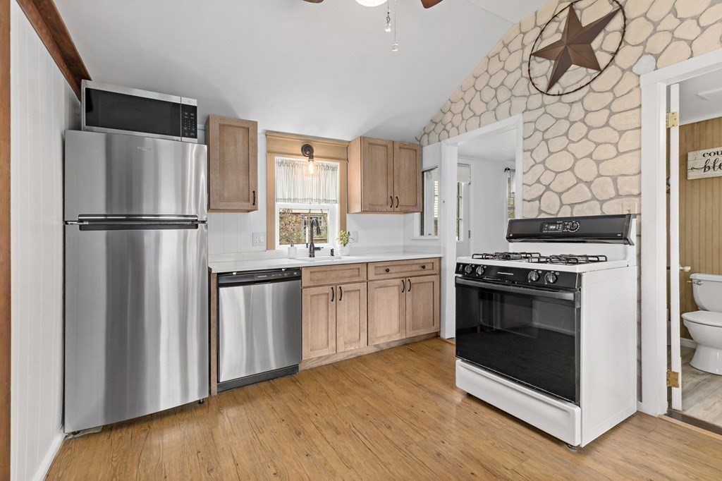 92 Seaver Road Weymouth, MA 02189 - Photo 10 of 31 Gallery Image 10