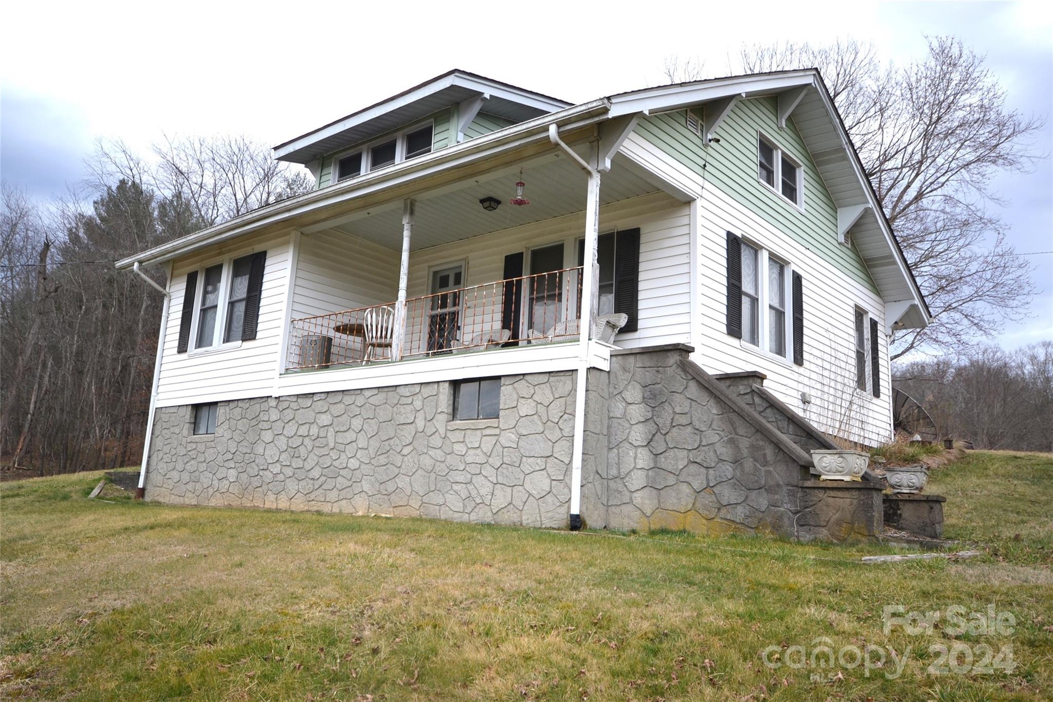 46 Murray Road Canton, NC 28716 - Photo 1 of 17 a front view of a house with a yard