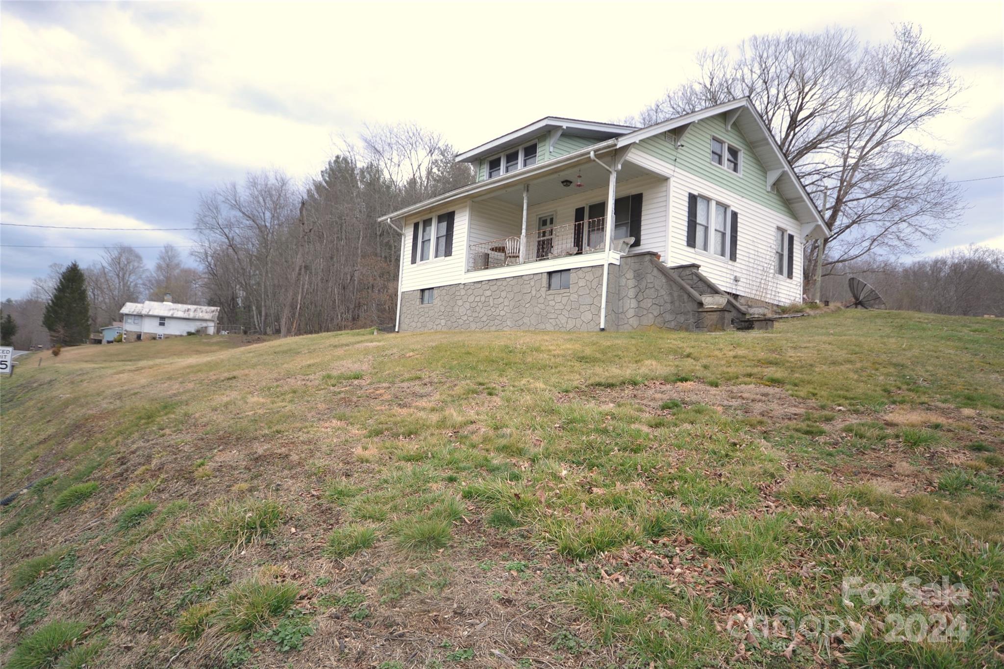 46 Murray Road Canton, NC 28716 - Photo 8 of 17 a front view of a house with a yard