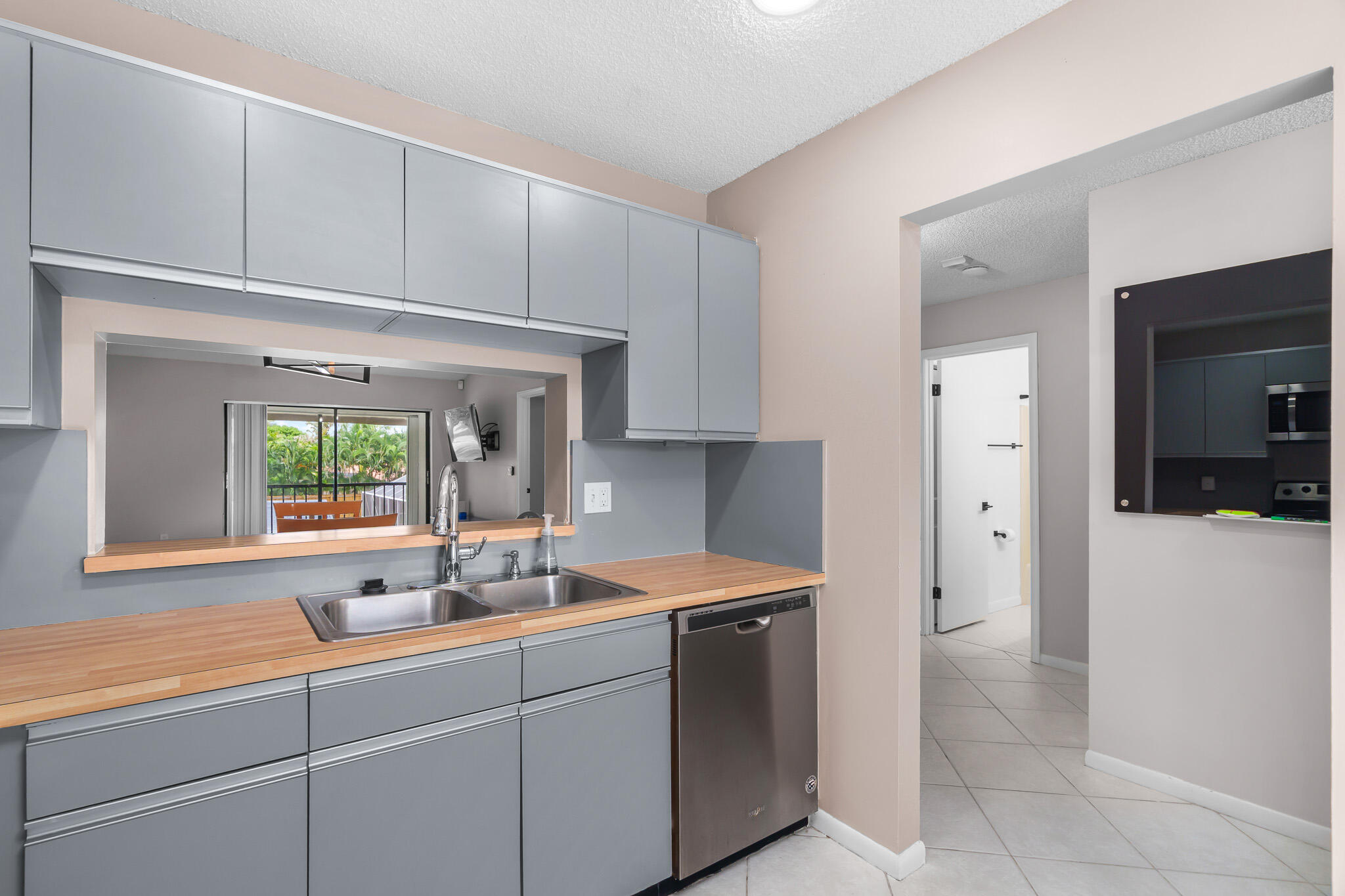 5201 West Club Circle, Unit 203 Boca Raton, FL 33487 - Photo 4 of 28 DSC06167