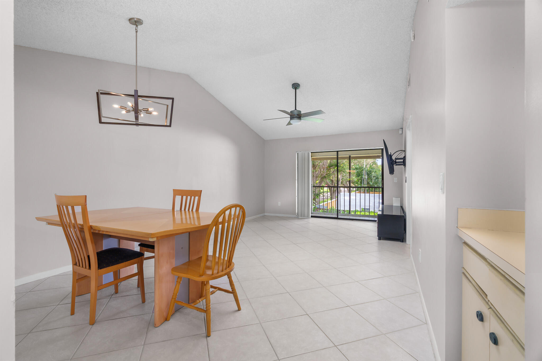 5201 West Club Circle, Unit 203 Boca Raton, FL 33487 - Photo 6 of 28 DSC06172