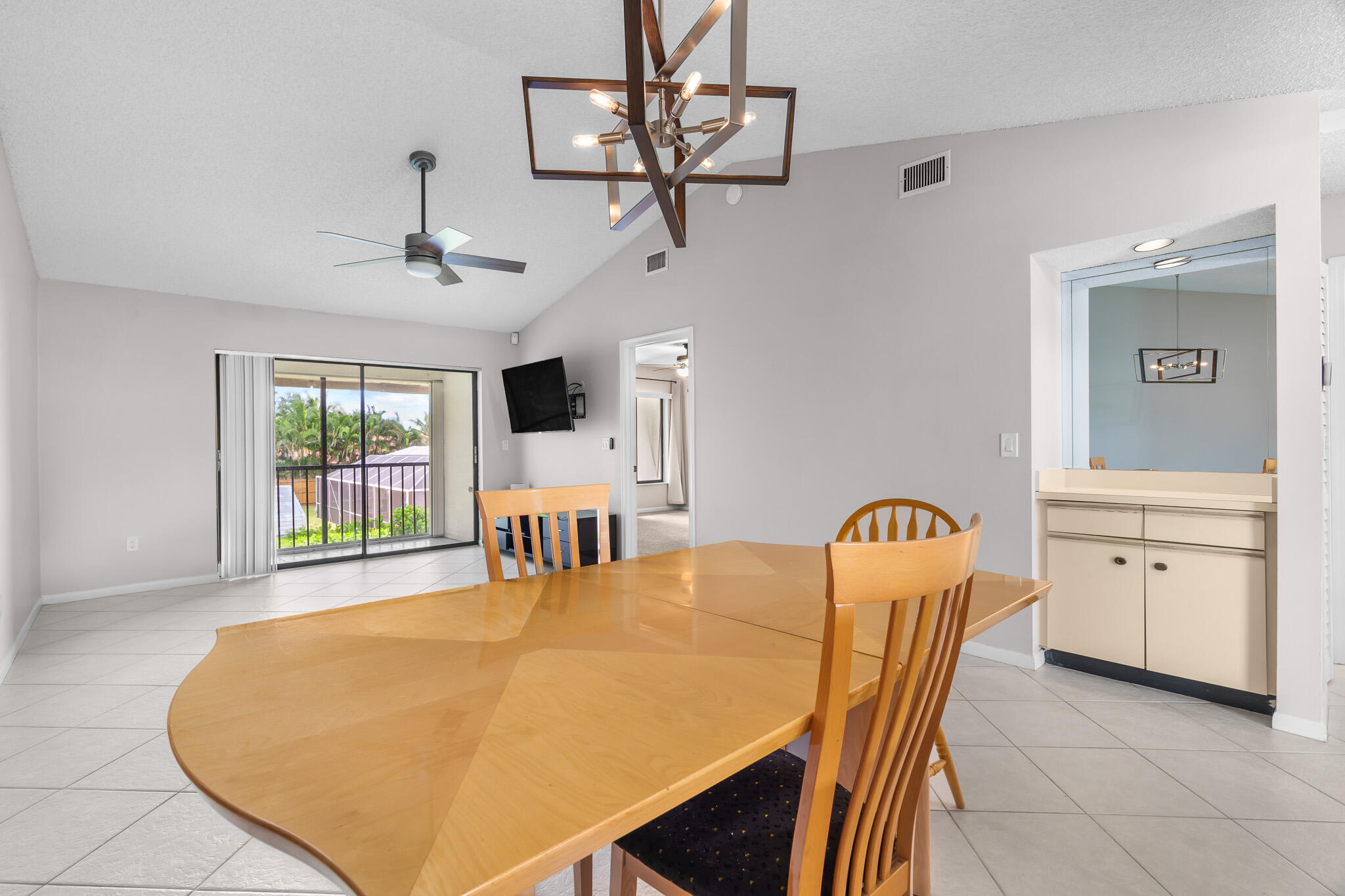 5201 West Club Circle, Unit 203 Boca Raton, FL 33487 - Photo 8 of 28 DSC06191