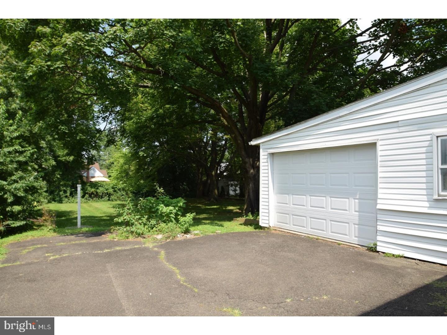 302 Crestview Road Lansdale, PA 19446 - Photo 23 of 25 Garage