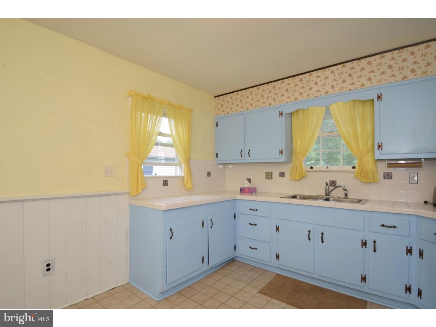 302 Crestview Road Lansdale, PA 19446 - Photo 9 of 25 Kitchen