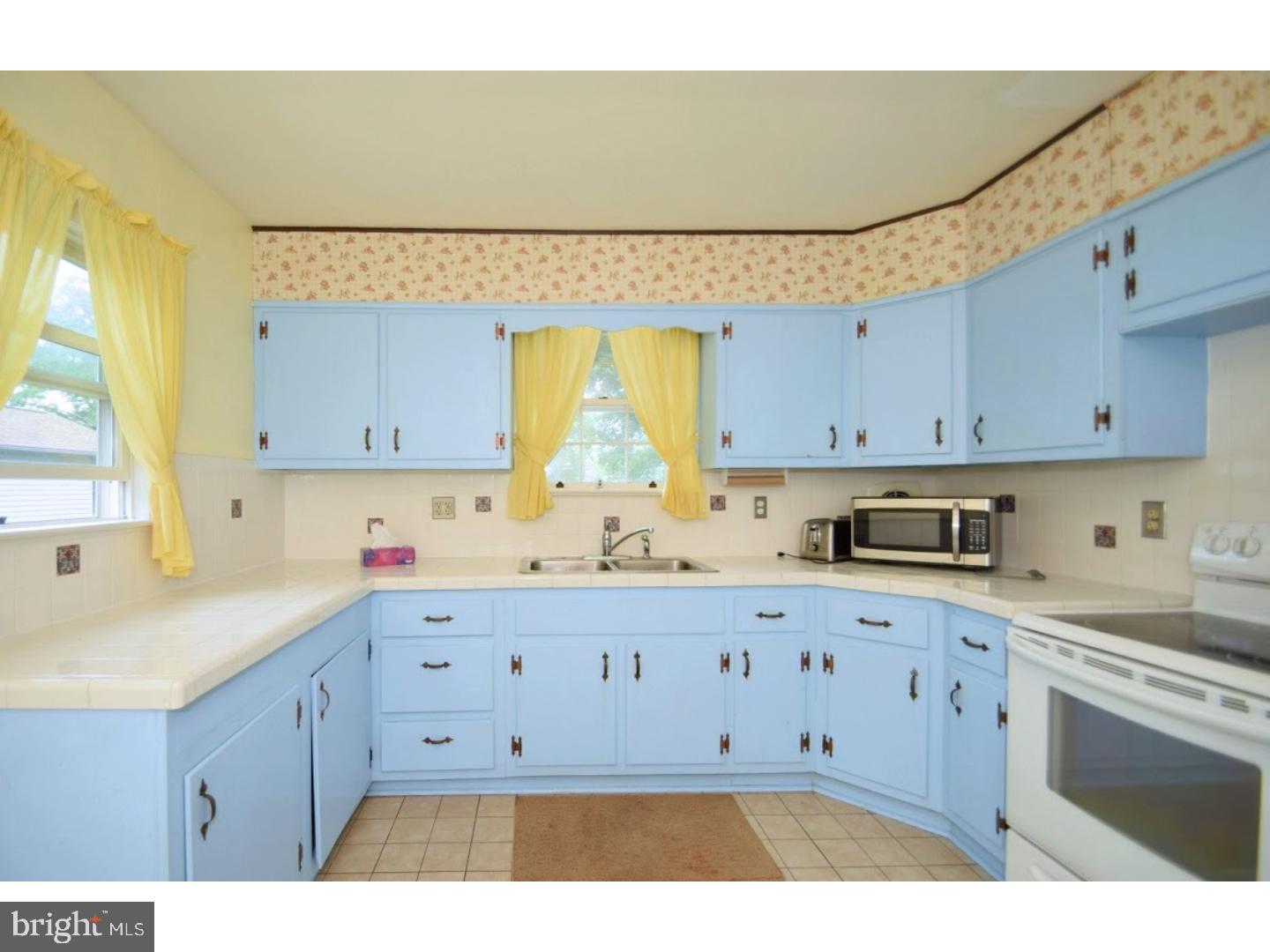302 Crestview Road Lansdale, PA 19446 - Photo 10 of 25 Kitchen