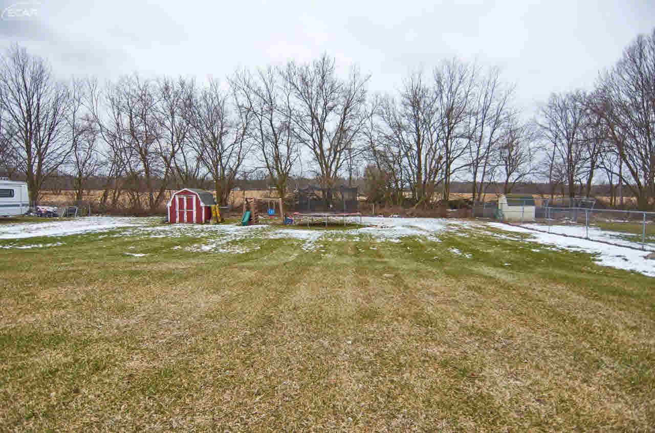 9394 East Coldwater Road Davison, MI 48423 - Photo 3 of 38 21259775-2.JPG