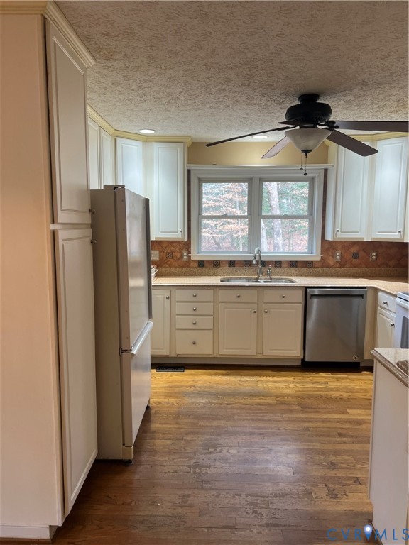 12960 Moody Road Hopewell, VA 23860 - Photo 12 of 33 Kitchen featuring dishwashing machine, fridge, lig