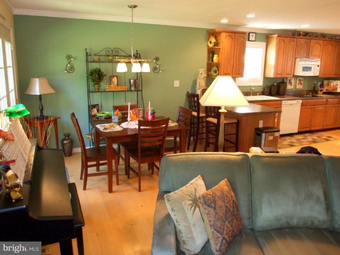 17409 Chiswell Road Poolesville, MD 20837 - Photo 6 of 30 Living Room