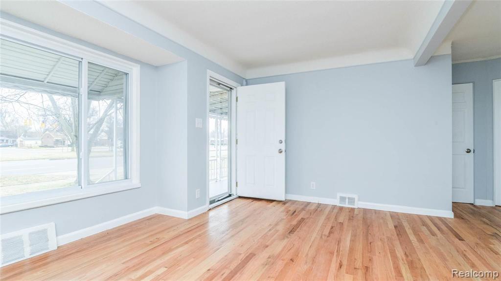 16741 East 8 Mile Road Eastpointe, MI 48021 - Photo 4 of 31