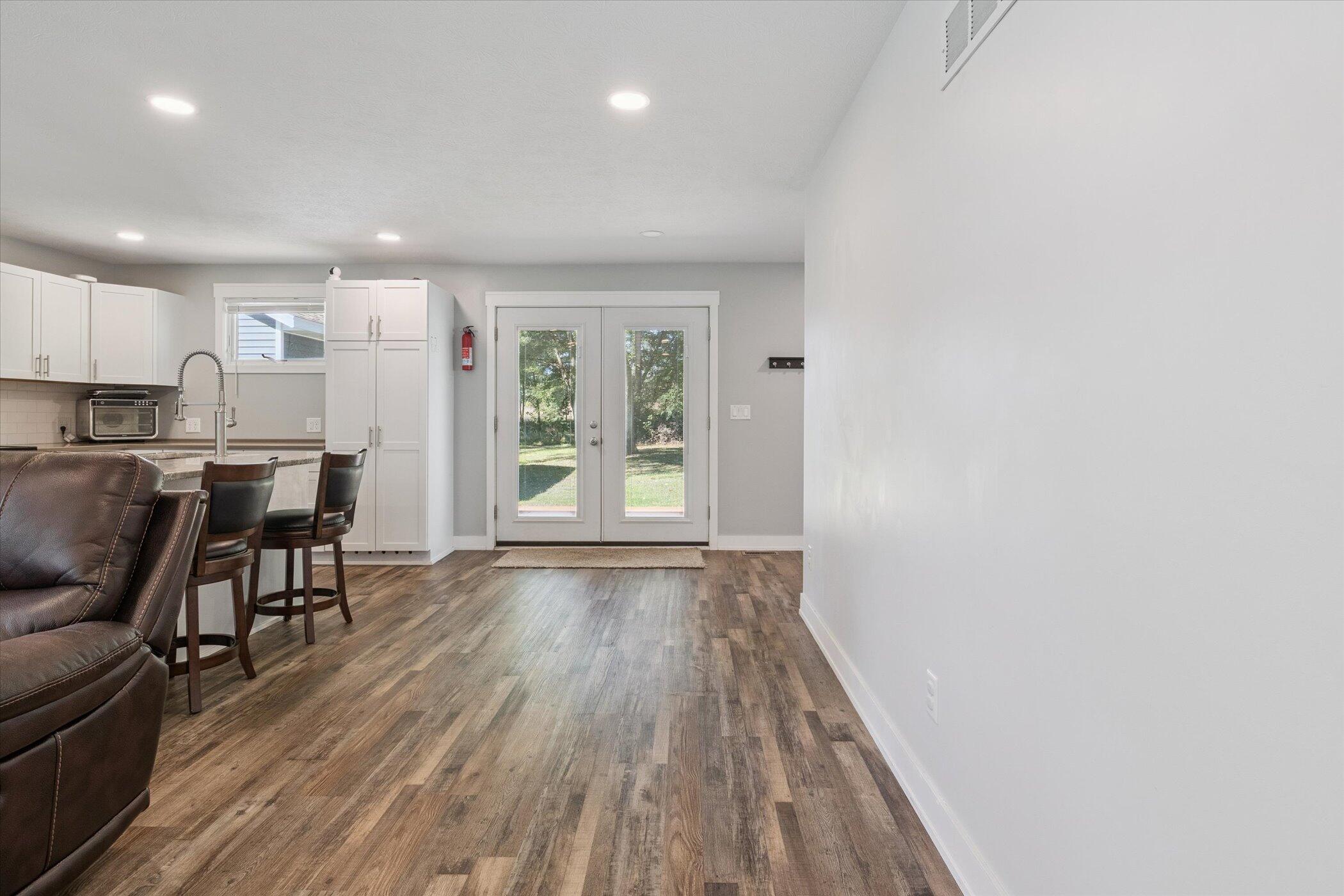 1394 Huntly Road Niles, MI 49120 - Photo 11 of 37 Dining Area