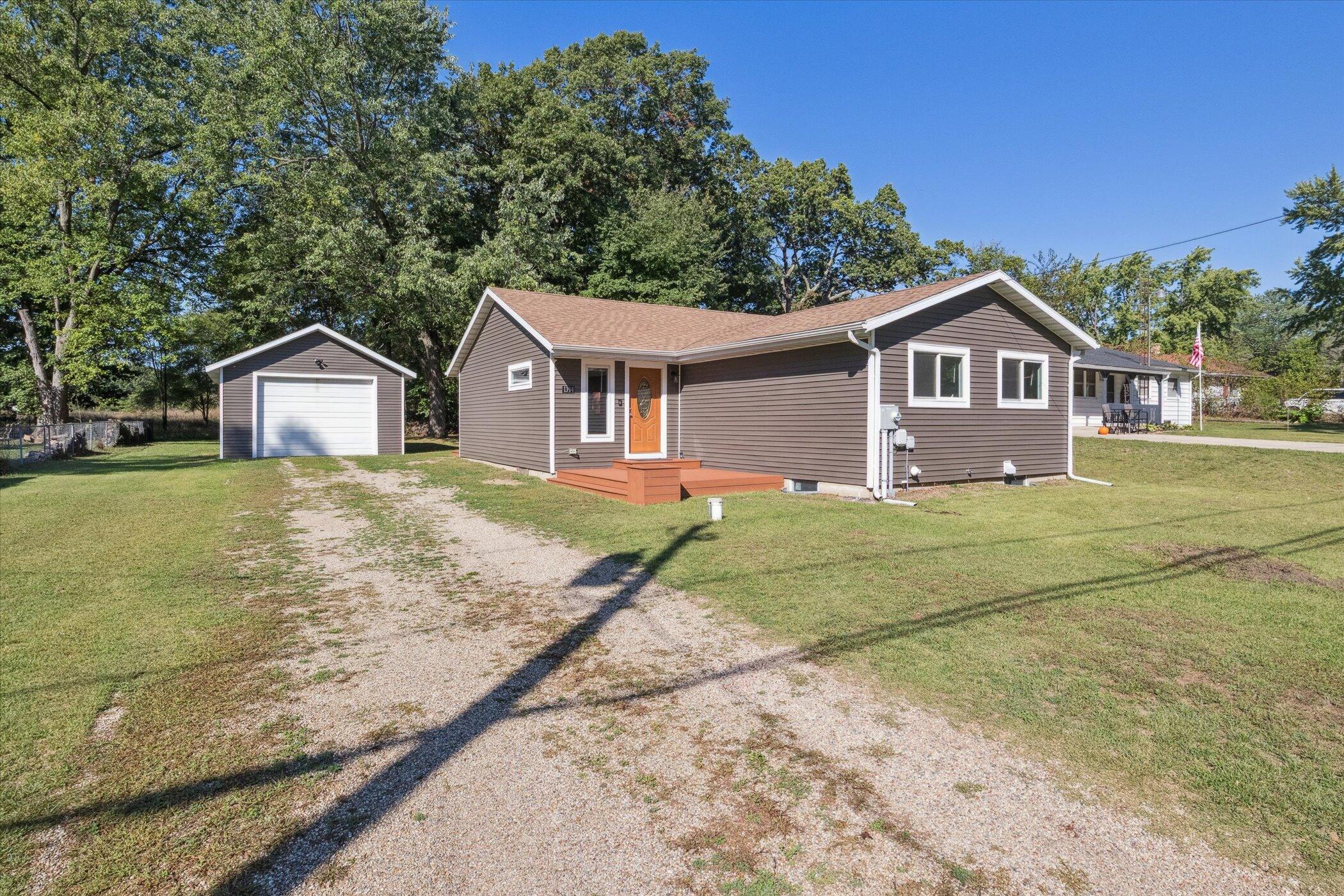 1394 Huntly Road Niles, MI 49120 - Photo 2 of 37 Front of Home