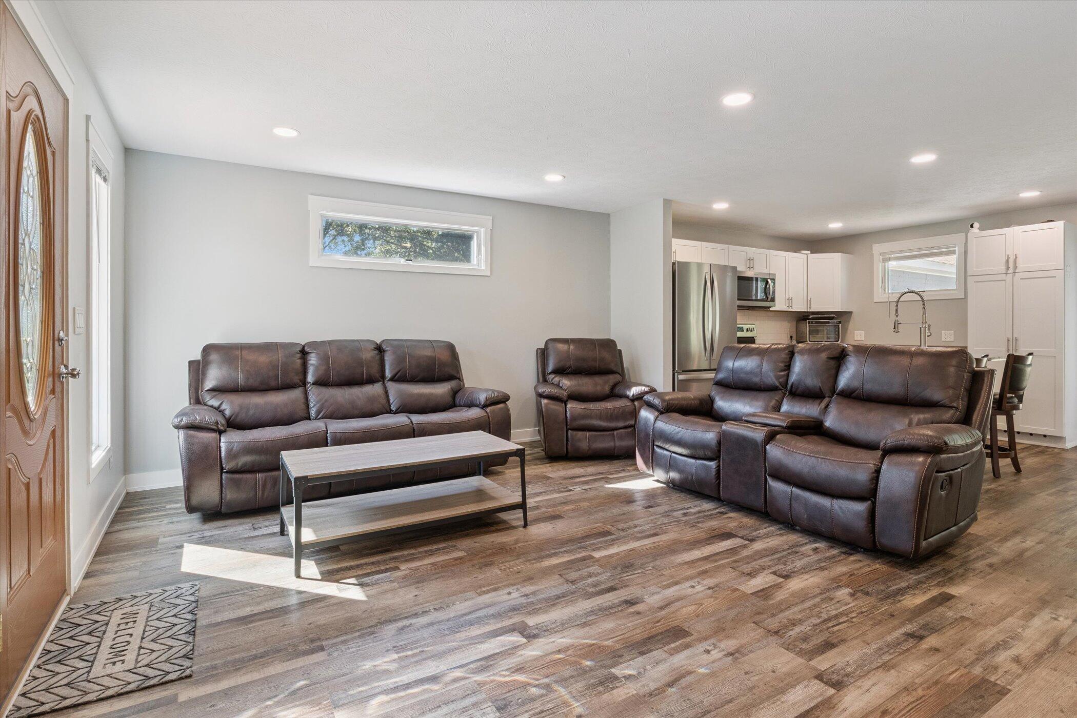 1394 Huntly Road Niles, MI 49120 - Photo 5 of 37 Livingroom